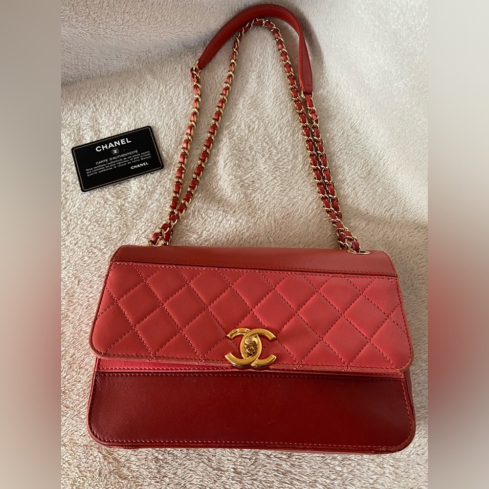 CHANEL Quilted Matelasse CC Logo Lambskin Chain Shoulder Bag Bicolor